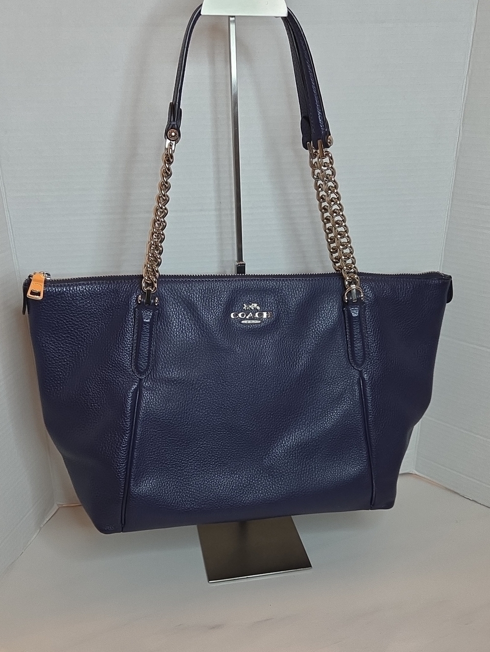 COACH Ava Chain Tote In Navy Pebbled Leather - Style F87775